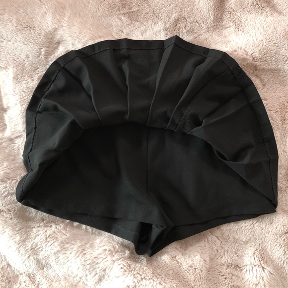 🔥2/$30🔥Pull&Bear Black Pleated Skort - Picture 6 of 6